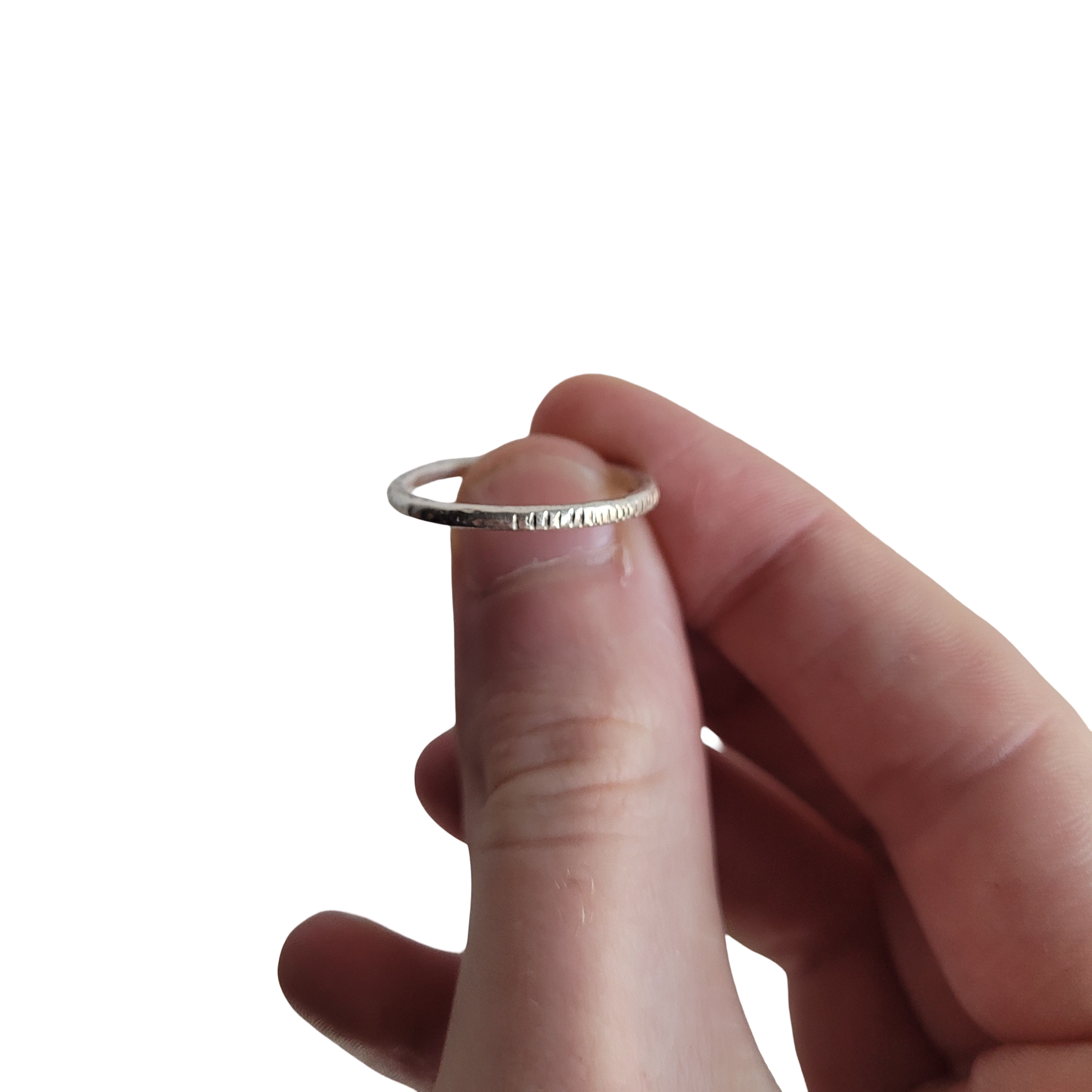 a simple wire ring, with notches in half of it